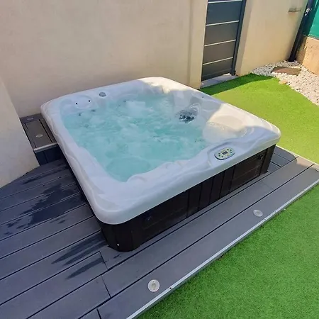 Joli De 3 Climatise Avec Jacuzzi Holiday home *
